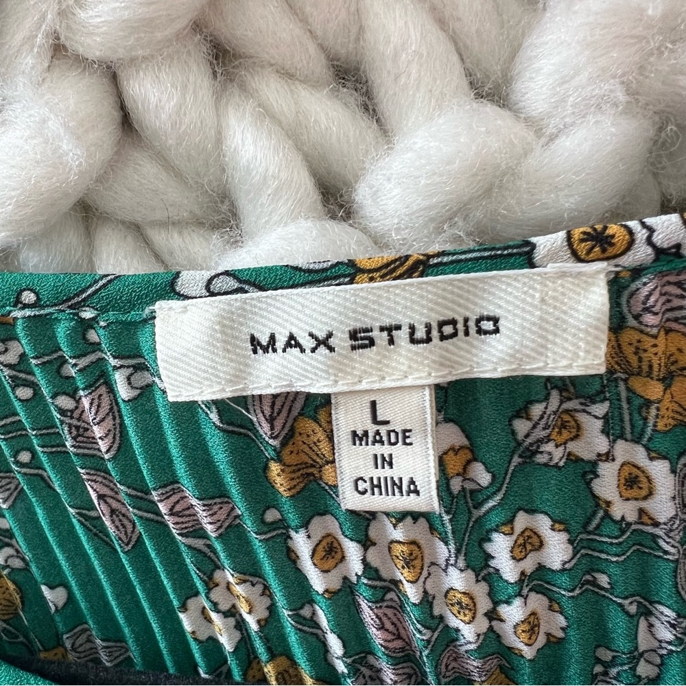 Max Studio top - Picture 3 of 3